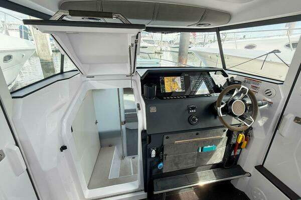 Axopar 37 XC AFT CABIN Yacht For Sale