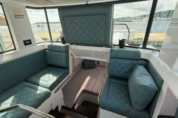 Axopar 37 XC AFT CABIN Yacht For Sale