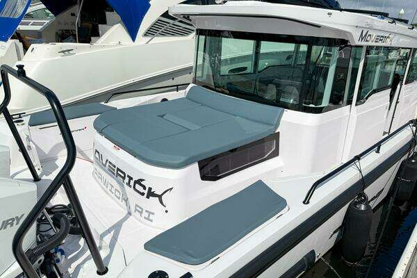 Axopar 37 XC AFT CABIN Yacht For Sale