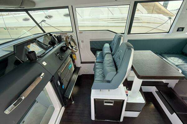 Axopar 37 XC AFT CABIN Yacht For Sale