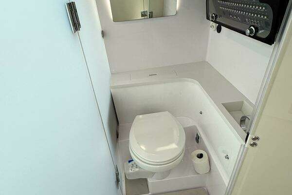 Axopar 37 XC AFT CABIN Yacht For Sale