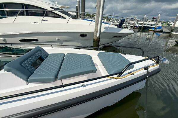 Axopar 37 XC AFT CABIN Yacht For Sale