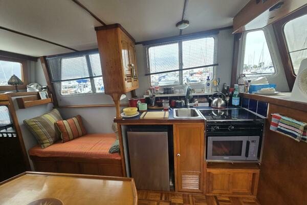 34ft Marine Trader Yacht For Sale