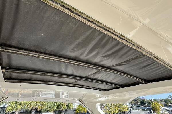 2016 Sea Ray 510 Fly 'Bateau d’Amis' - Flybridge Helm Top