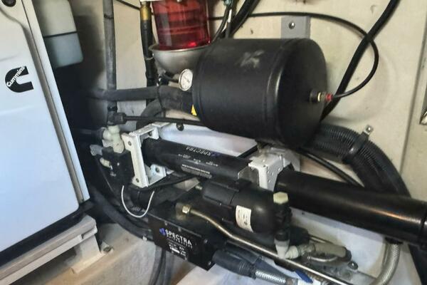 2016 Sea Ray 510 Fly 'Bateau d’Amis' - Engine Room