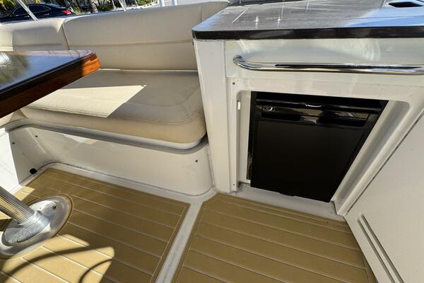 2016 Sea Ray 510 Fly 'Bateau d’Amis' - Flybridge Fridge