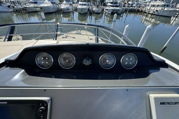 2016 Sea Ray 510 Fly 'Bateau d’Amis' - Flybridge Helm