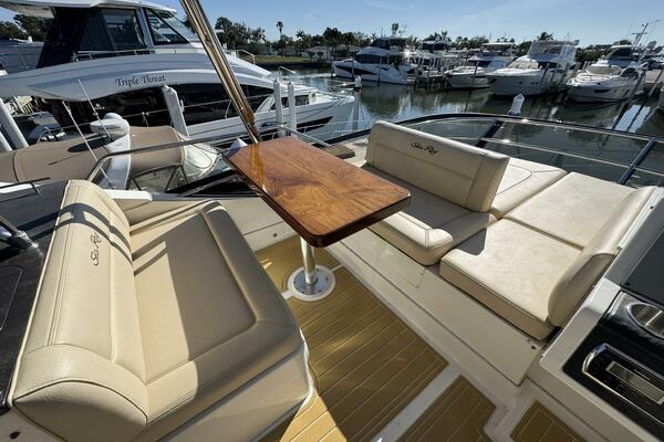 2016 Sea Ray 510 Fly 'Bateau d’Amis' - Flybridge