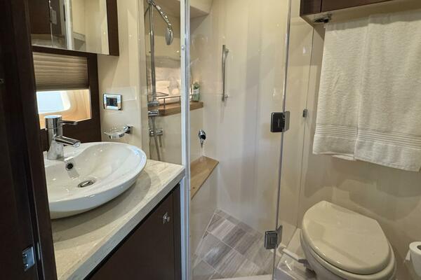 Sea Ray 510 Fly 'Bateau d’Amis' - Guest Head