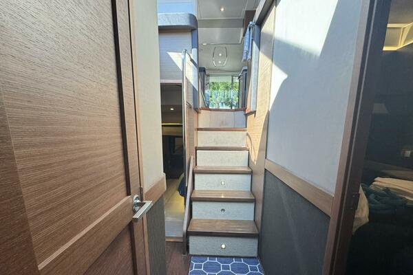 Sea Ray 510 Fly 'Bateau d’Amis' - Stairwell