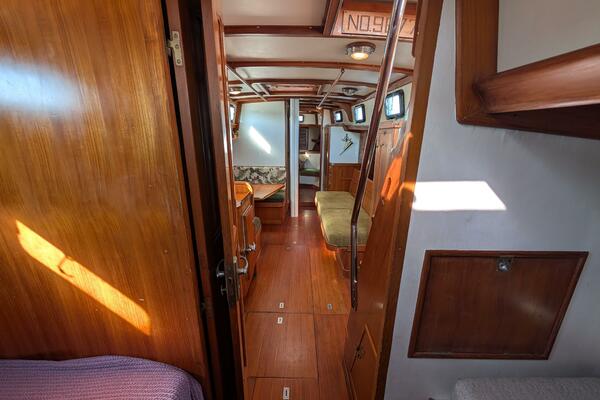 Outrageous 43ft Mason Yacht For Sale