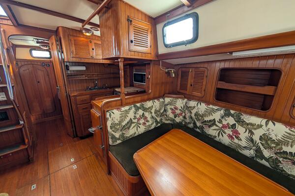 Outrageous 43ft Mason Yacht For Sale