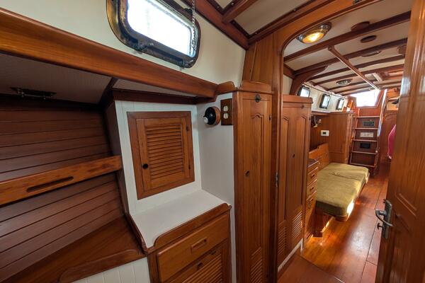 Outrageous 43ft Mason Yacht For Sale