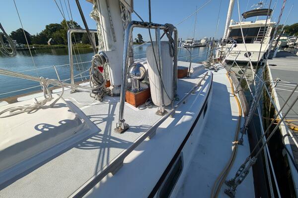 Outrageous 43ft Mason Yacht For Sale