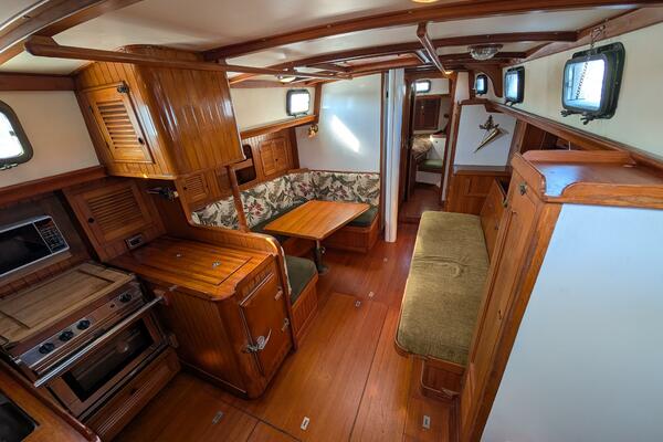 Outrageous 43ft Mason Yacht For Sale