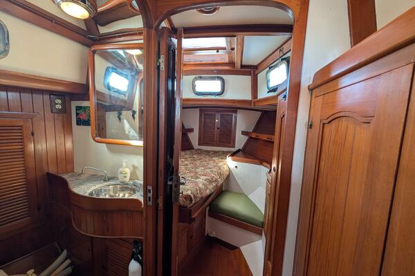 Outrageous 43ft Mason Yacht For Sale