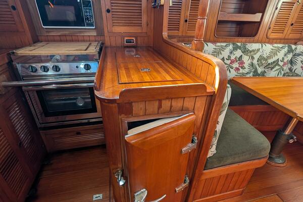 Outrageous 43ft Mason Yacht For Sale