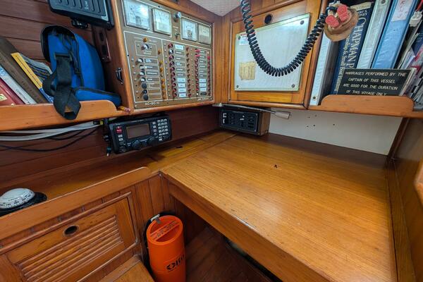 Outrageous 43ft Mason Yacht For Sale