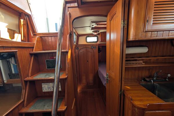 Outrageous 43ft Mason Yacht For Sale