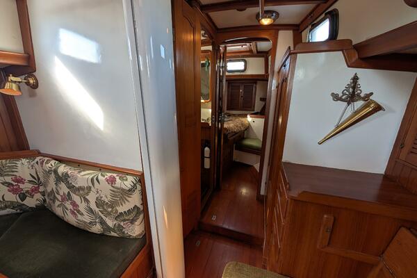 Outrageous 43ft Mason Yacht For Sale