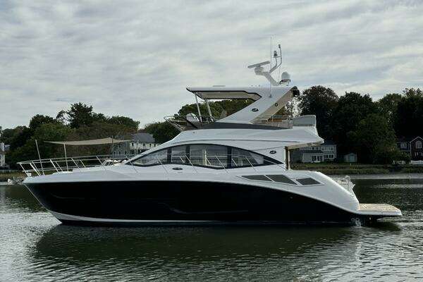 Sea Ray - FLY 520