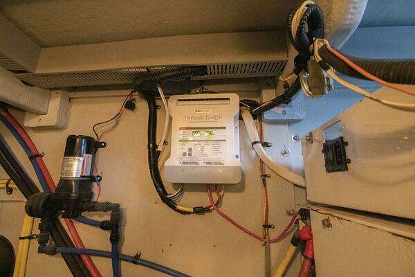 Meridian 411 Sedan Yacht For Sale