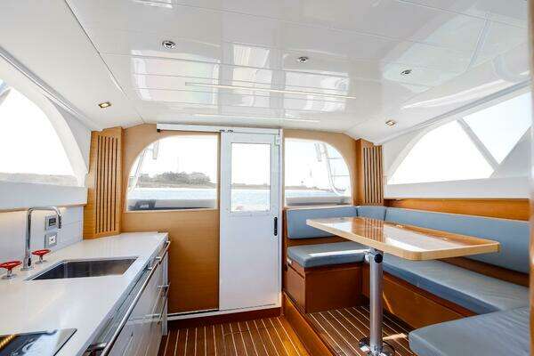 Bertram 35 Flybridge Sportfish Yacht For Sale