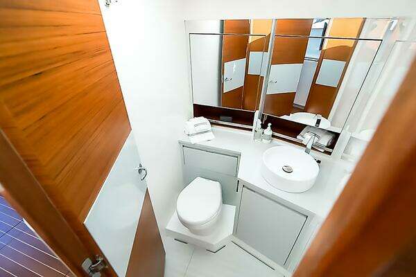 Bertram 35 Flybridge Sportfish Yacht For Sale