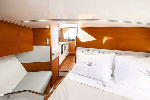 Bertram 35 Flybridge Sportfish Yacht For Sale