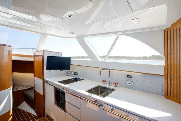 Bertram 35 Flybridge Sportfish Yacht For Sale