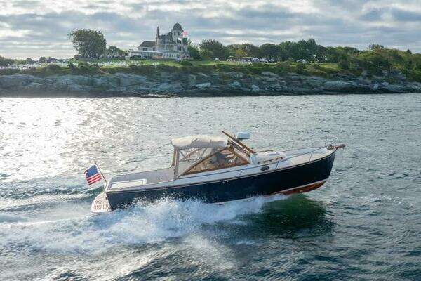 CH Marine - Shelter Island Nomad