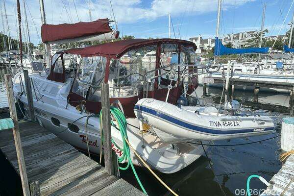 Photo of the 1998 Hunter 376 "Red Sky"