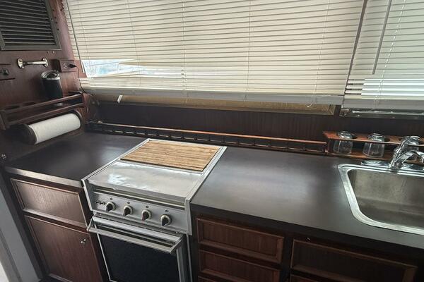 Chinese Cookie 37ft Hatteras Yacht For Sale