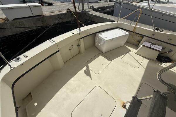 Chinese Cookie 37ft Hatteras Yacht For Sale