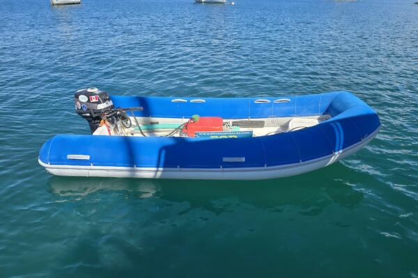 Spy Hop II 43ft Robertson  amp  Caine Yacht For Sale