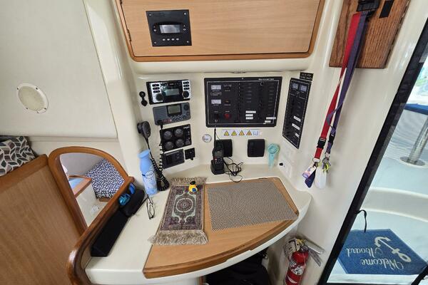 Spy Hop II 43ft Robertson  amp  Caine Yacht For Sale