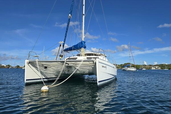 Spy Hop II 43ft Robertson  amp  Caine Yacht For Sale