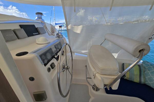 Spy Hop II 43ft Robertson  amp  Caine Yacht For Sale