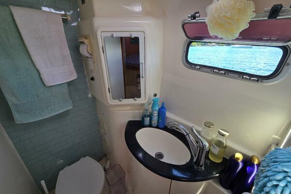 Spy Hop II 43ft Robertson  amp  Caine Yacht For Sale