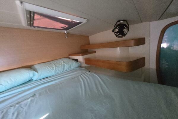 Spy Hop II 43ft Robertson  amp  Caine Yacht For Sale