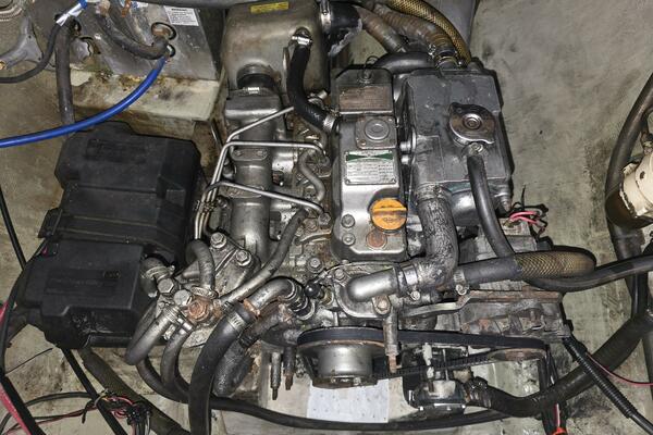 Spy Hop II 43ft Robertson  amp  Caine Yacht For Sale