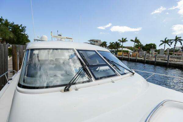 Tiara Yachts 5200 Express Yacht For Sale