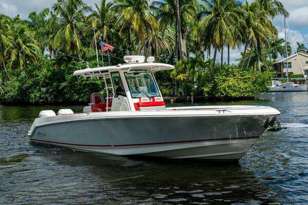 Boston Whaler 330 Outrage Yacht For Sale