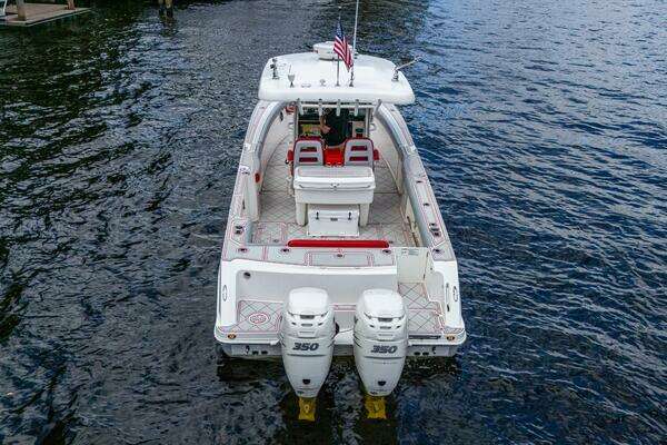 Boston Whaler 330 Outrage Yacht For Sale