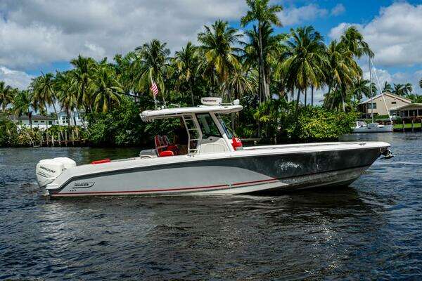 Boston Whaler 330 Outrage Yacht For Sale