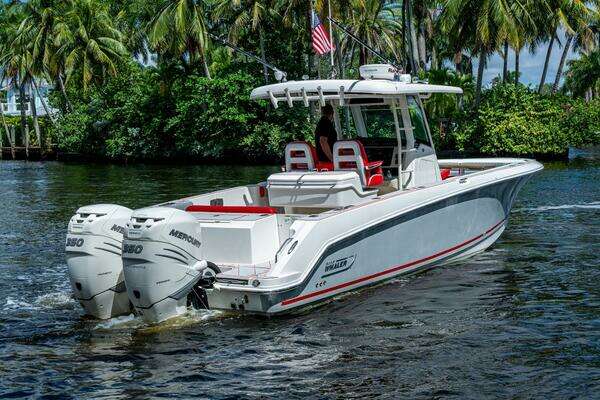 Boston Whaler 330 Outrage Yacht For Sale