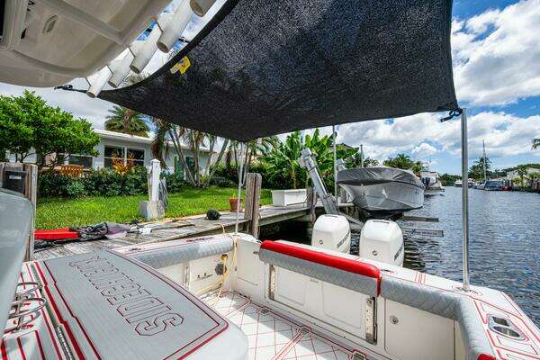 Boston Whaler 330 Outrage Yacht For Sale