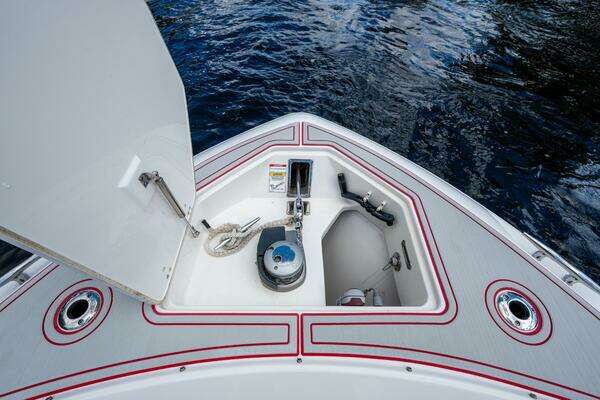 Boston Whaler 330 Outrage Yacht For Sale