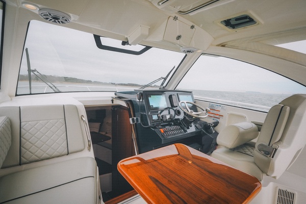 Amazing Grace 32ft Pursuit Yacht For Sale