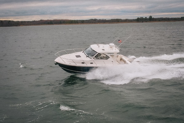 Amazing Grace 32ft Pursuit Yacht For Sale